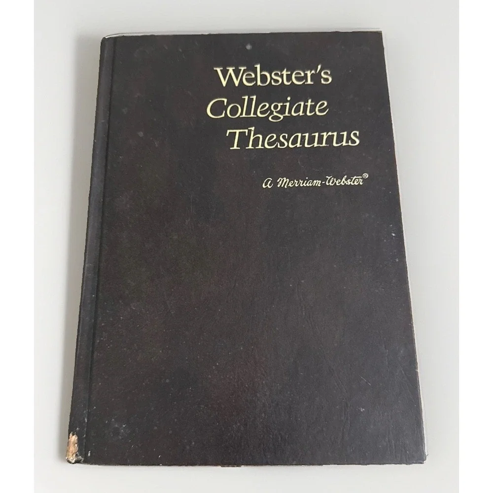 Vintage Websters Collegiate Thesaurus. A Merriam Webster Copyright 1976. Leather